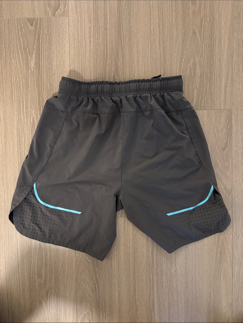 Nike Men’s Gray Shorts. Size Large. Excellent condition. - Picture 2 of 4